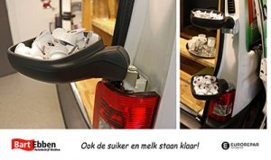 Suiker en melk uit Citroen Berlingo spiegels in de koffiehoek van Autobedrijf Bart Ebben Malden