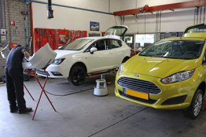 Vakkundige en nette afwerking bij het monteren van trekhaken voor alle merken door Autobedrijf Bart Ebben in Malden regio Nijmegen