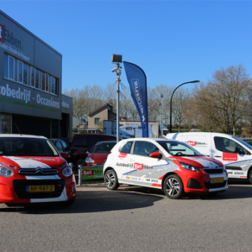 Bart Ebben levert Peugeot 106 wagenpark aan Montessori Games